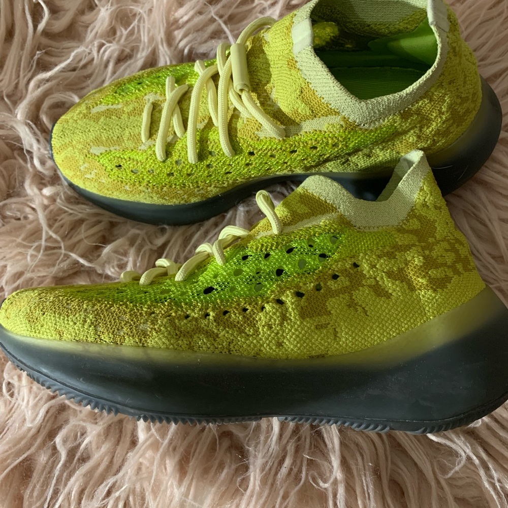 Yeezy - Picture 3 of 5